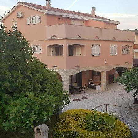 Apartments Ivanka G Malinska Zewnętrze zdjęcie