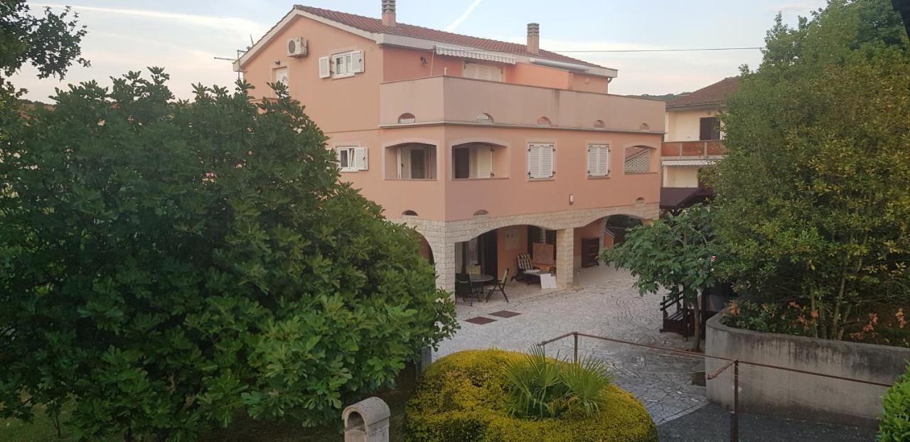 Apartments Ivanka G Malinska Zewnętrze zdjęcie
